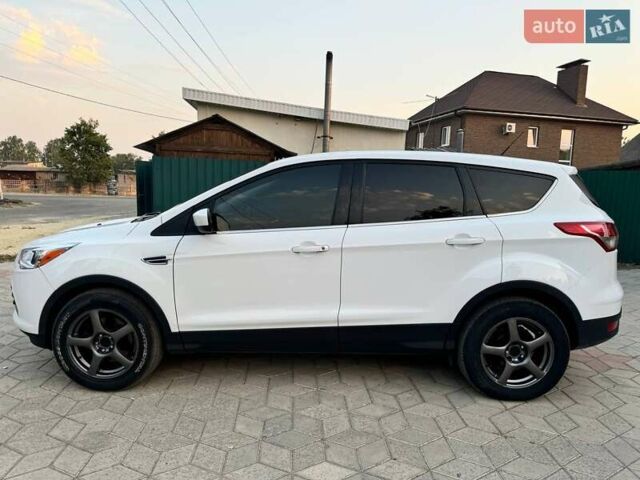 Белый Форд Эскейп, объемом двигателя 2 л и пробегом 140 тыс. км за 11400 $, фото 7 на Automoto.ua