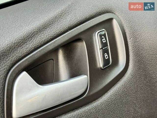 Белый Форд Эскейп, объемом двигателя 2 л и пробегом 140 тыс. км за 11400 $, фото 21 на Automoto.ua