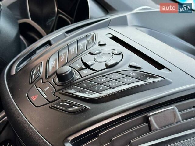 Белый Форд Эскейп, объемом двигателя 2 л и пробегом 140 тыс. км за 11400 $, фото 64 на Automoto.ua