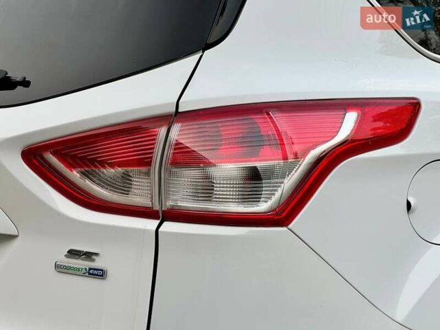 Белый Форд Эскейп, объемом двигателя 2 л и пробегом 140 тыс. км за 11400 $, фото 13 на Automoto.ua