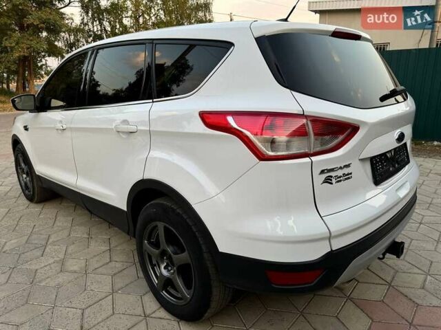 Белый Форд Эскейп, объемом двигателя 2 л и пробегом 140 тыс. км за 11400 $, фото 17 на Automoto.ua