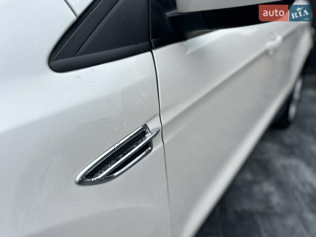Белый Форд Эскейп, объемом двигателя 2 л и пробегом 183 тыс. км за 11800 $, фото 8 на Automoto.ua