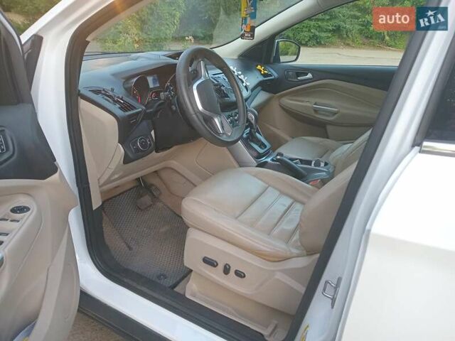 Форд Эскейп 2015 в Киеве на Automoto.ua Белый Форд Эскейп, объемом двигателя 1.6 л и пробегом 161 тыс. км за 11500 $, фото 2 на Automoto.ua
