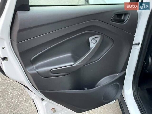 Форд Эскейп 2015 в Киеве на Automoto.ua Белый Форд Эскейп, объемом двигателя 2.5 л и пробегом 156 тыс. км за 10900 $, фото 51 на Automoto.ua