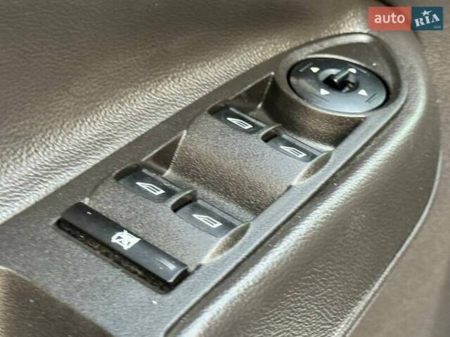 Белый Форд Эскейп, объемом двигателя 2 л и пробегом 140 тыс. км за 11400 $, фото 20 на Automoto.ua