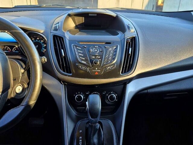 Белый Форд Эскейп, объемом двигателя 1.6 л и пробегом 97 тыс. км за 12000 $, фото 2 на Automoto.ua