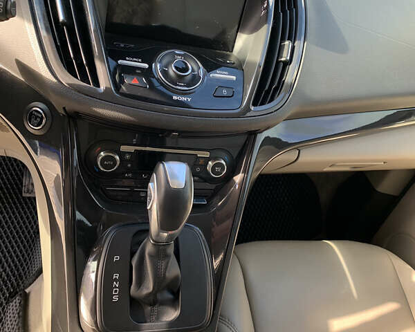 Форд Эскейп 2015 в Дубно на Automoto.ua Белый Форд Эскейп, объемом двигателя 2 л и пробегом 123 тыс. км за 13700 $, фото 11 на Automoto.ua