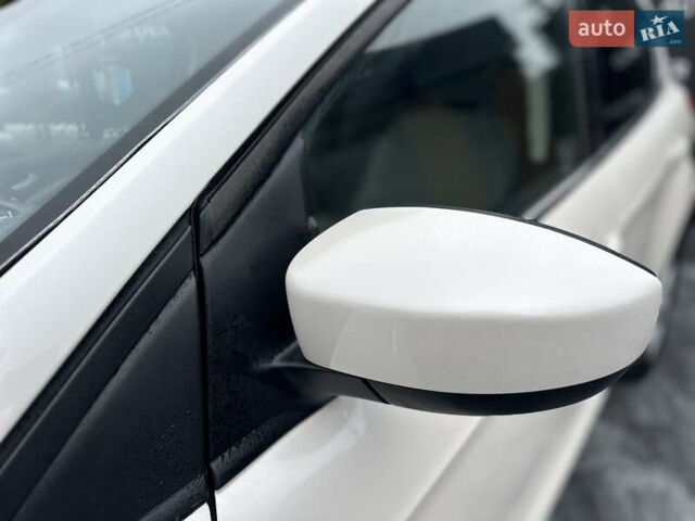 Белый Форд Эскейп, объемом двигателя 2 л и пробегом 183 тыс. км за 11800 $, фото 9 на Automoto.ua
