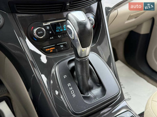 Белый Форд Эскейп, объемом двигателя 2 л и пробегом 179 тыс. км за 12600 $, фото 64 на Automoto.ua