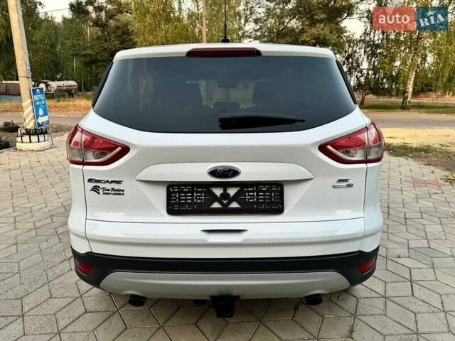 Белый Форд Эскейп, объемом двигателя 2 л и пробегом 140 тыс. км за 11400 $, фото 10 на Automoto.ua