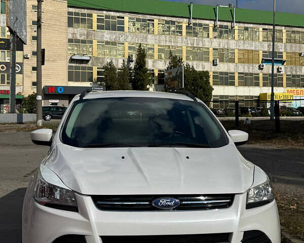Форд Эскейп 2015 в Новомосковске на Automoto.ua Белый Форд Эскейп, объемом двигателя 1.6 л и пробегом 207 тыс. км за 10300 $, фото 2 на Automoto.ua