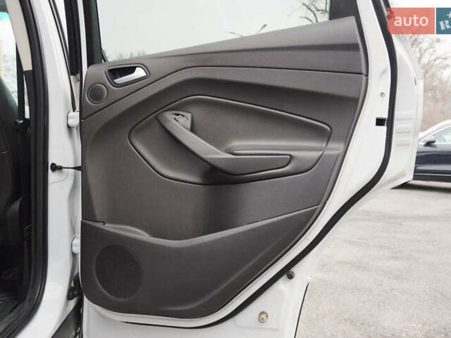 Белый Форд Эскейп, объемом двигателя 2 л и пробегом 180 тыс. км за 11600 $, фото 35 на Automoto.ua