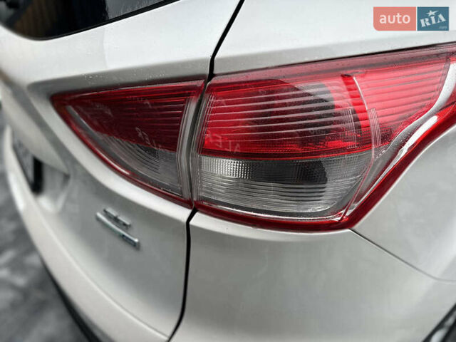 Белый Форд Эскейп, объемом двигателя 2 л и пробегом 183 тыс. км за 11800 $, фото 13 на Automoto.ua