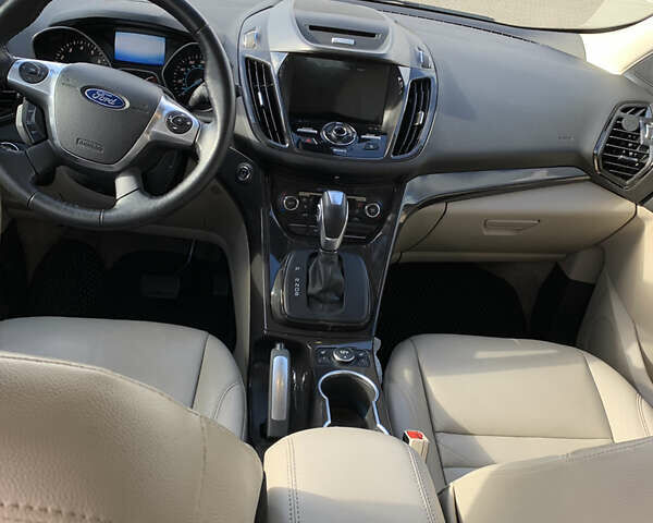 Форд Эскейп 2015 в Дубно на Automoto.ua Белый Форд Эскейп, объемом двигателя 2 л и пробегом 123 тыс. км за 13700 $, фото 12 на Automoto.ua