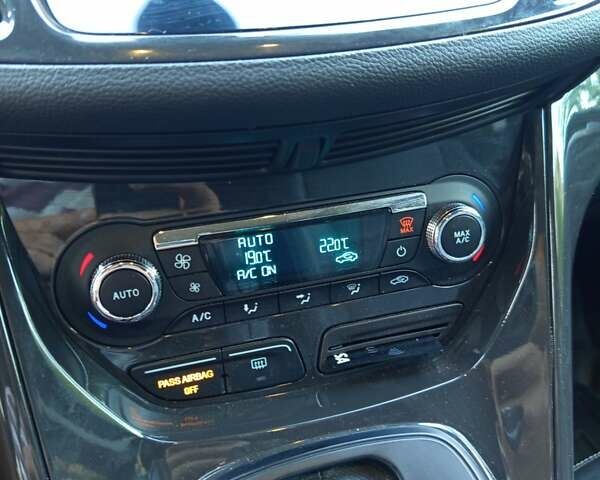 Белый Форд Эскейп, объемом двигателя 2 л и пробегом 130 тыс. км за 13700 $, фото 4 на Automoto.ua