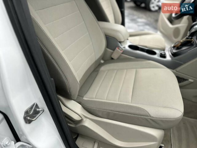 Белый Форд Эскейп, объемом двигателя 2 л и пробегом 183 тыс. км за 11800 $, фото 27 на Automoto.ua