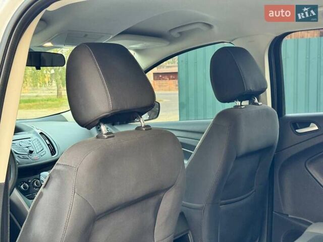 Белый Форд Эскейп, объемом двигателя 2 л и пробегом 140 тыс. км за 11400 $, фото 36 на Automoto.ua