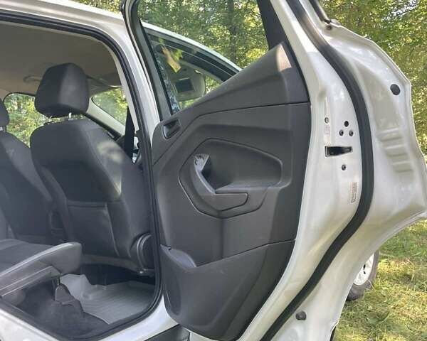 Белый Форд Эскейп, объемом двигателя 2.5 л и пробегом 99 тыс. км за 12800 $, фото 15 на Automoto.ua