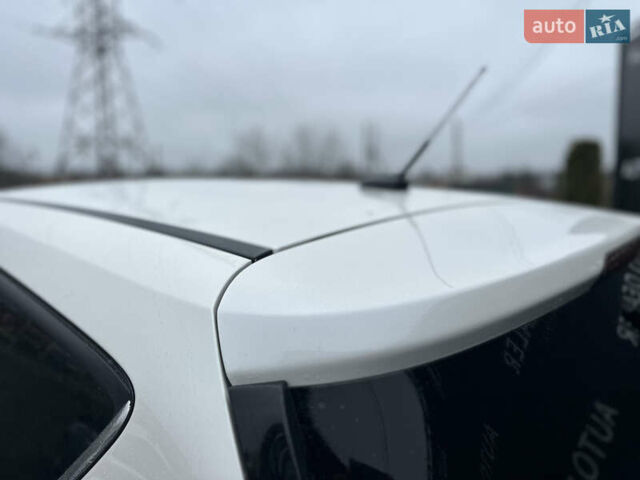 Белый Форд Эскейп, объемом двигателя 2 л и пробегом 183 тыс. км за 11800 $, фото 11 на Automoto.ua