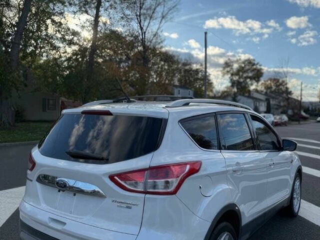 Белый Форд Эскейп, объемом двигателя 2 л и пробегом 75 тыс. км за 7000 $, фото 5 на Automoto.ua