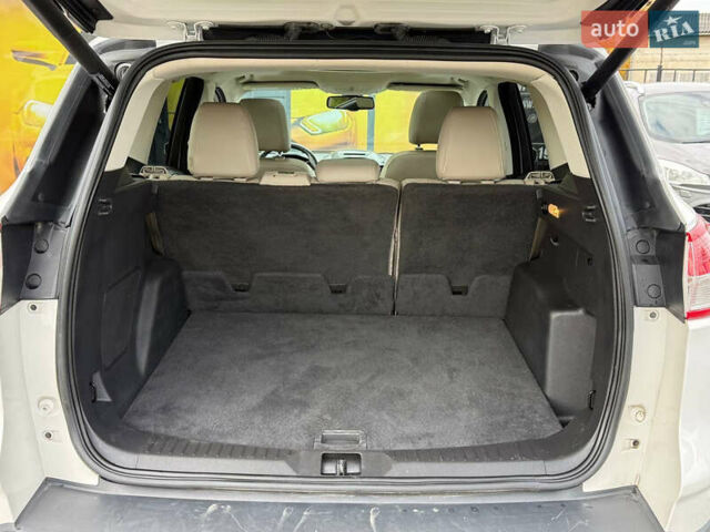 Белый Форд Эскейп, объемом двигателя 2 л и пробегом 179 тыс. км за 12600 $, фото 50 на Automoto.ua