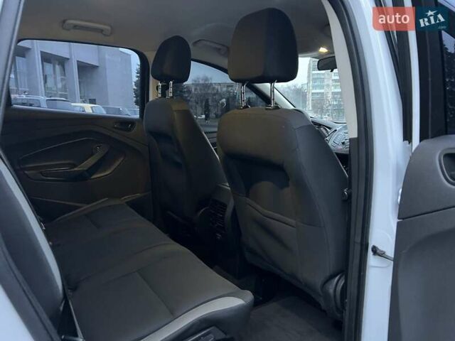 Белый Форд Эскейп, объемом двигателя 2.5 л и пробегом 167 тыс. км за 10900 $, фото 14 на Automoto.ua