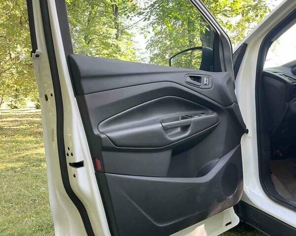 Белый Форд Эскейп, объемом двигателя 2.5 л и пробегом 99 тыс. км за 12800 $, фото 13 на Automoto.ua