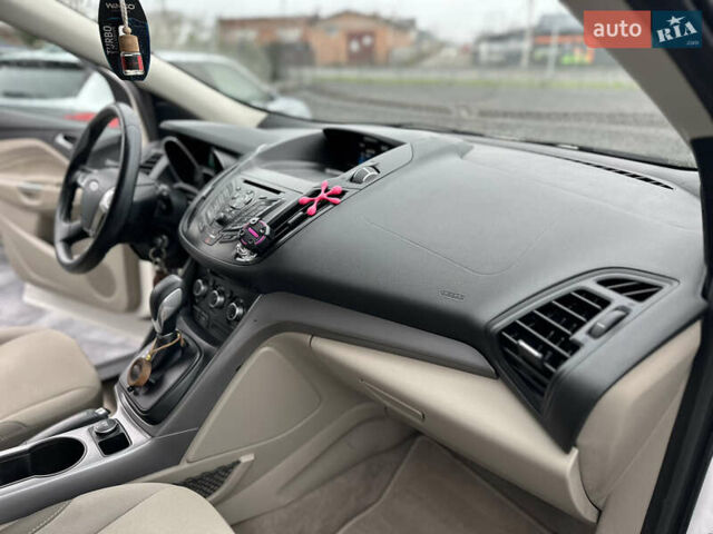 Белый Форд Эскейп, объемом двигателя 2 л и пробегом 183 тыс. км за 11800 $, фото 26 на Automoto.ua