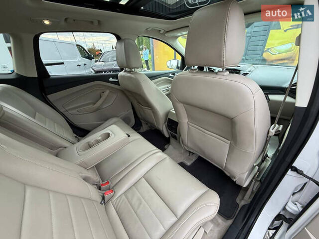 Белый Форд Эскейп, объемом двигателя 2 л и пробегом 179 тыс. км за 12600 $, фото 42 на Automoto.ua