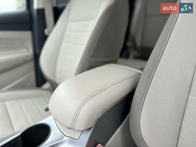 Белый Форд Эскейп, объемом двигателя 2 л и пробегом 183 тыс. км за 10800 $, фото 21 на Automoto.ua