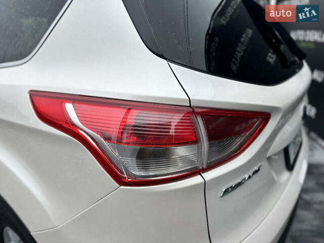 Белый Форд Эскейп, объемом двигателя 2 л и пробегом 183 тыс. км за 11800 $, фото 10 на Automoto.ua