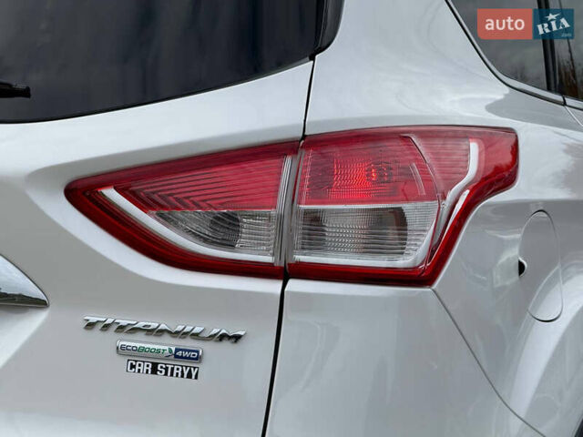 Белый Форд Эскейп, объемом двигателя 2 л и пробегом 179 тыс. км за 12600 $, фото 28 на Automoto.ua