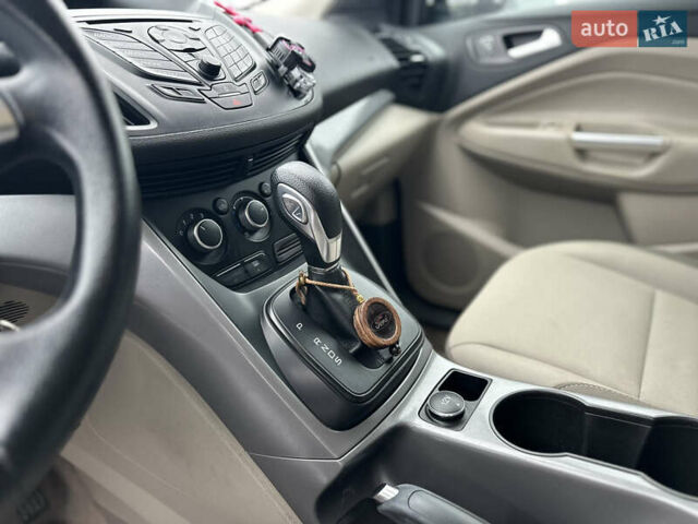 Белый Форд Эскейп, объемом двигателя 2 л и пробегом 183 тыс. км за 11800 $, фото 20 на Automoto.ua