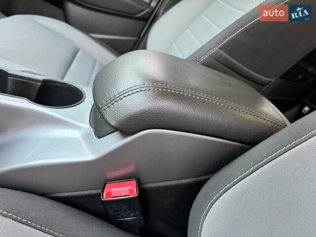 Белый Форд Эскейп, объемом двигателя 2 л и пробегом 140 тыс. км за 11400 $, фото 28 на Automoto.ua