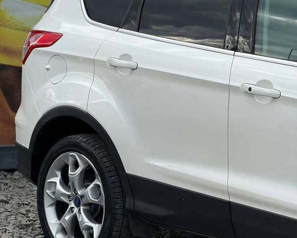 Белый Форд Эскейп, объемом двигателя 2 л и пробегом 179 тыс. км за 12600 $, фото 9 на Automoto.ua