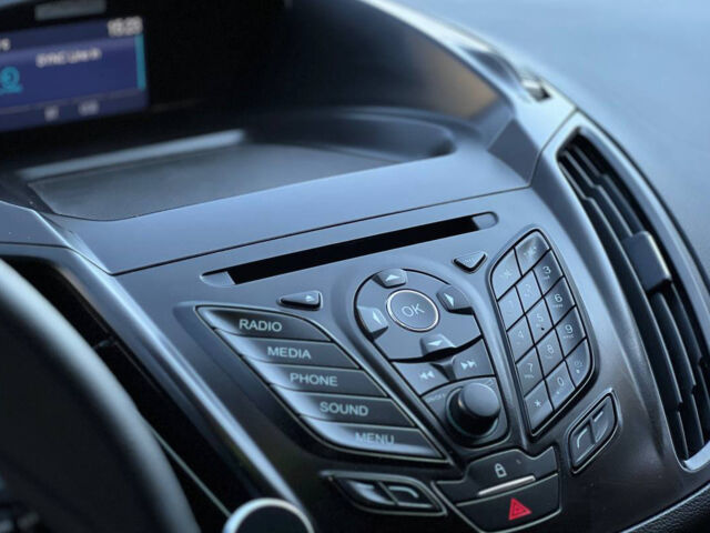 Белый Форд Эскейп, объемом двигателя 2.5 л и пробегом 117 тыс. км за 12000 $, фото 13 на Automoto.ua