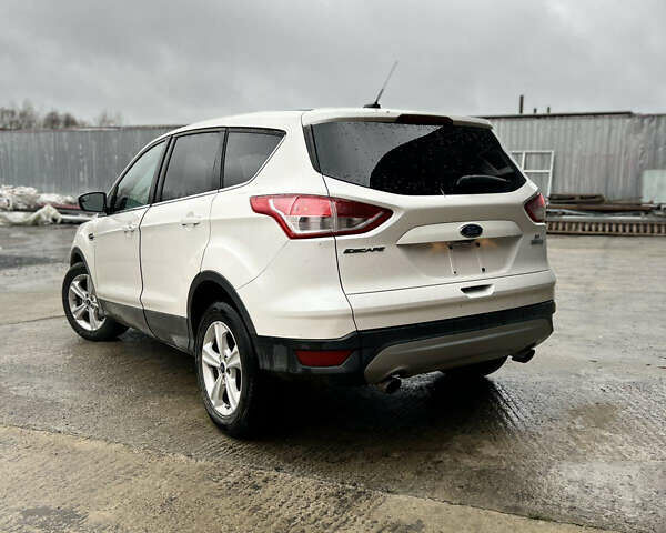 Белый Форд Эскейп, объемом двигателя 1.6 л и пробегом 170 тыс. км за 10350 $, фото 4 на Automoto.ua