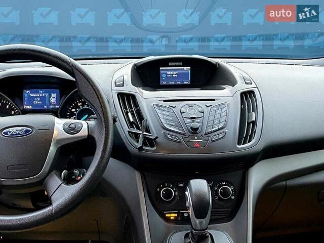Форд Эскейп 2015 в Киеве на Automoto.ua Белый Форд Эскейп, объемом двигателя 2.5 л и пробегом 156 тыс. км за 10900 $, фото 45 на Automoto.ua