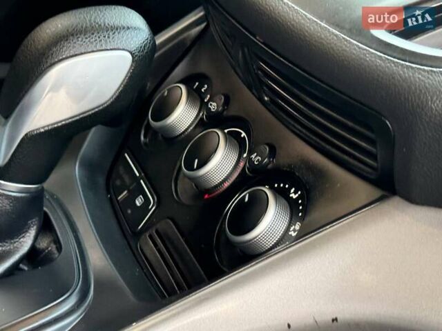 Белый Форд Эскейп, объемом двигателя 2 л и пробегом 140 тыс. км за 11400 $, фото 65 на Automoto.ua