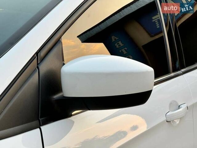 Белый Форд Эскейп, объемом двигателя 2 л и пробегом 140 тыс. км за 11400 $, фото 3 на Automoto.ua