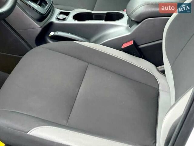 Форд Эскейп 2015 в Киеве на Automoto.ua Белый Форд Эскейп, объемом двигателя 2.5 л и пробегом 156 тыс. км за 10900 $, фото 29 на Automoto.ua