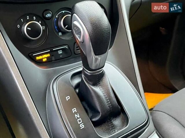 Форд Эскейп 2015 в Киеве на Automoto.ua Белый Форд Эскейп, объемом двигателя 2.5 л и пробегом 156 тыс. км за 10900 $, фото 36 на Automoto.ua