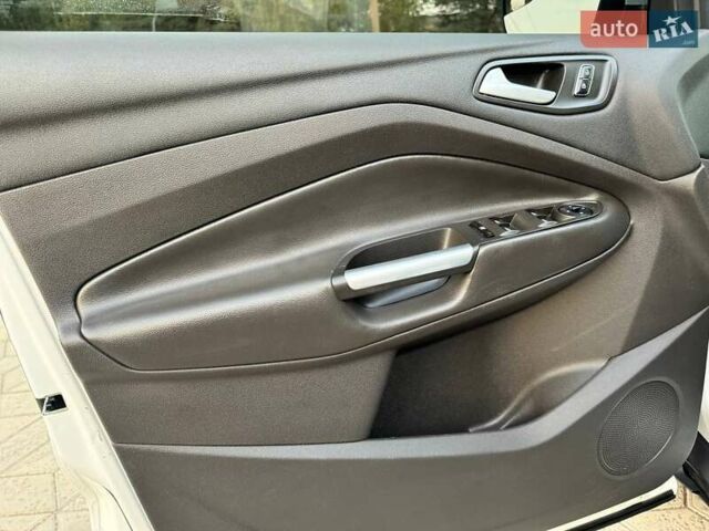 Белый Форд Эскейп, объемом двигателя 2 л и пробегом 140 тыс. км за 11400 $, фото 22 на Automoto.ua