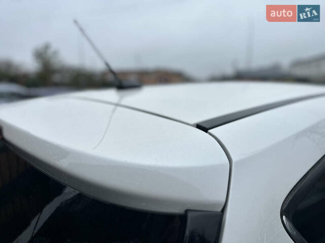 Белый Форд Эскейп, объемом двигателя 2 л и пробегом 183 тыс. км за 11800 $, фото 15 на Automoto.ua