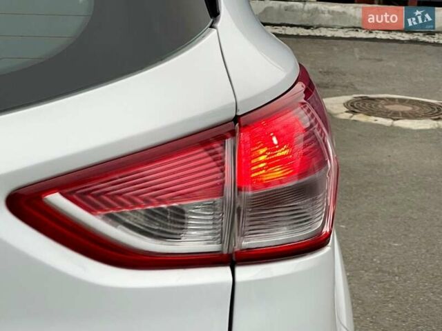 Форд Эскейп 2015 в Киеве на Automoto.ua Белый Форд Эскейп, объемом двигателя 2.5 л и пробегом 156 тыс. км за 10900 $, фото 18 на Automoto.ua