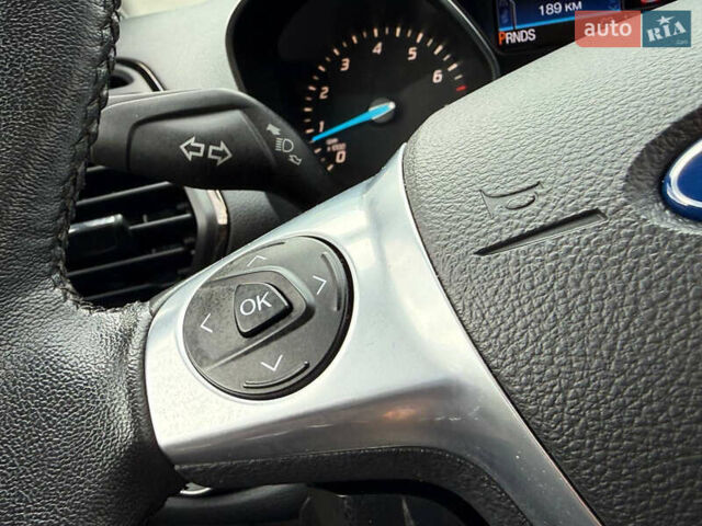 Белый Форд Эскейп, объемом двигателя 2 л и пробегом 179 тыс. км за 12600 $, фото 67 на Automoto.ua