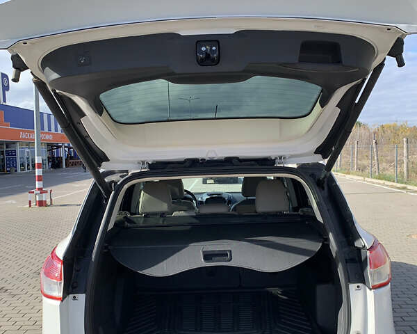 Форд Эскейп 2015 в Дубно на Automoto.ua Белый Форд Эскейп, объемом двигателя 2 л и пробегом 123 тыс. км за 13700 $, фото 8 на Automoto.ua