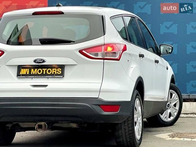 Форд Эскейп 2015 в Киеве на Automoto.ua Белый Форд Эскейп, объемом двигателя 2.5 л и пробегом 156 тыс. км за 10900 $, фото 15 на Automoto.ua