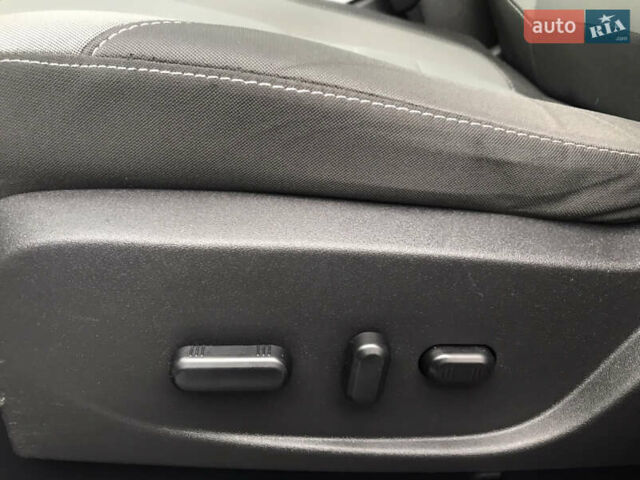 Белый Форд Эскейп, объемом двигателя 2 л и пробегом 185 тыс. км за 12800 $, фото 17 на Automoto.ua