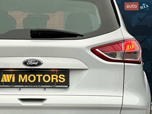 Форд Эскейп 2015 в Киеве на Automoto.ua Белый Форд Эскейп, объемом двигателя 2.5 л и пробегом 156 тыс. км за 10900 $, фото 17 на Automoto.ua